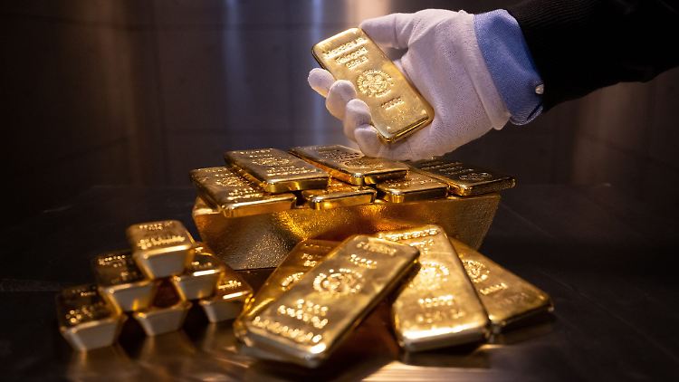 Der Goldpreis notiert nur knapp unter dem im Oktober erreichten Allzeithoch von 2790 Dollar. 