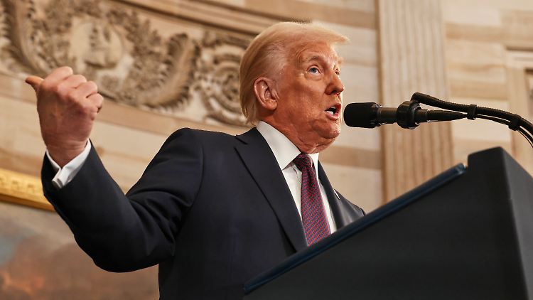 Trump redet gern und viel. Er verliert oft den roten Faden, schweift ab und bringt Sätze nicht zu Ende.