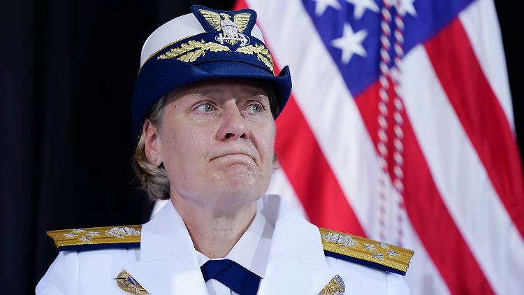 Linda Fagan ist die erste Frau, die den Dienstgrad Admiral bei der United States Coast Guard erlangte.