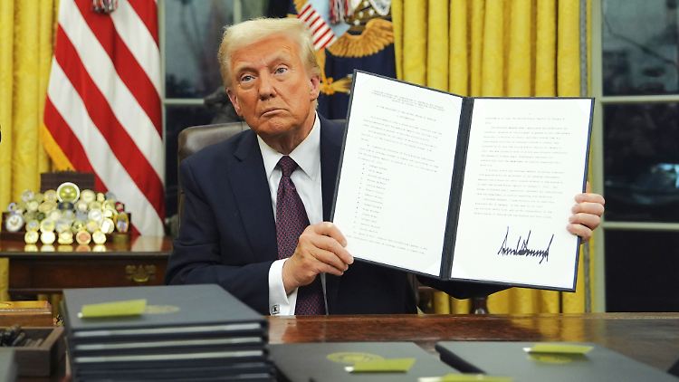 Es wurden bereits mehrere Klagen eingereicht, die Trumps Dekrete aufhalten sollen.