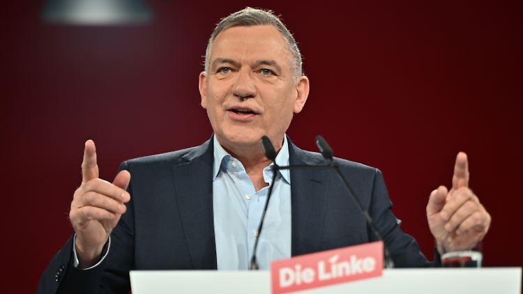 Für Wagenknecht sieht van Aken schwarz: "Tut mir leid, die hat aufs falsche Pferd gesetzt."