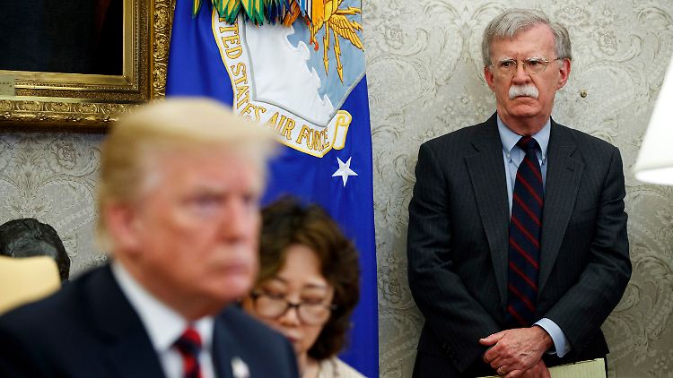 Da arbeiteten sie noch zusammen: John Bolton (r.) und Donald Trump im Weißen Haus während seiner ersten Präsidentschaft.
