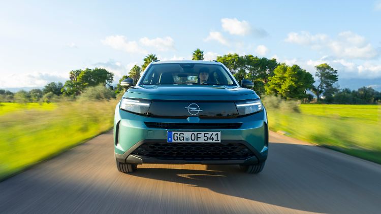 Typisch: Auch der Frontera trägt das moderne Opel-Gesicht mit dem schwarzen Paneel namens "Vizor".
