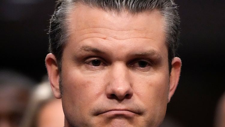 Seine Ex-Frau soll ein "Codewort" gehabt haben, das sie nutzte, wenn sie sich von Hegseth bedroht fühlte. 
