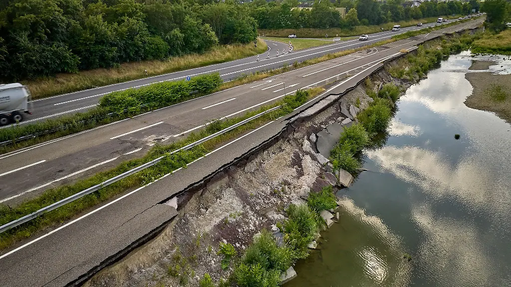 Zwei-Jahre-nach-der-Flutkatastrophe-an-der-Ahr-fehlt-nach-wie-vor-eine-Spur-der-Bundesstrasse-B266