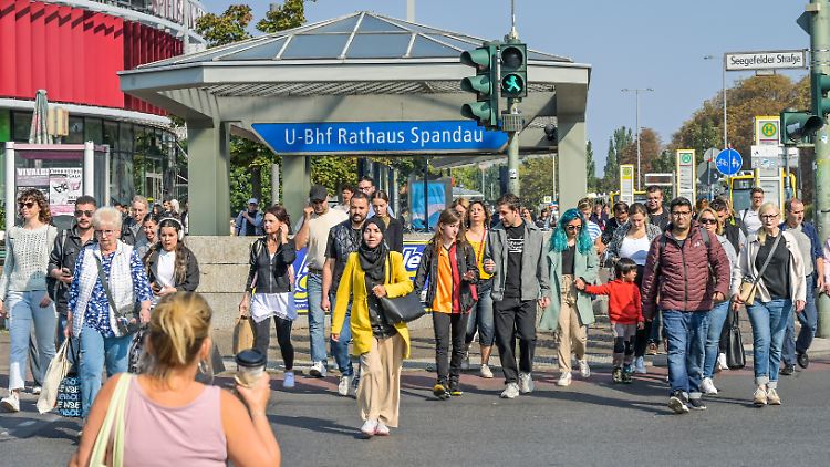 Die deutsche Bevölkerung wäre ohne Migration seit der Wiedervereinigung um einige Millionen Menschen geschrumpft. 