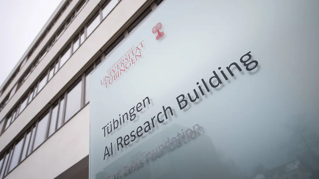 AI-Research-Buildung-steht-an-einem-Gebaeude-der-Universitaet-Tuebingen-das-zum-Cyber-Valley-gehoert