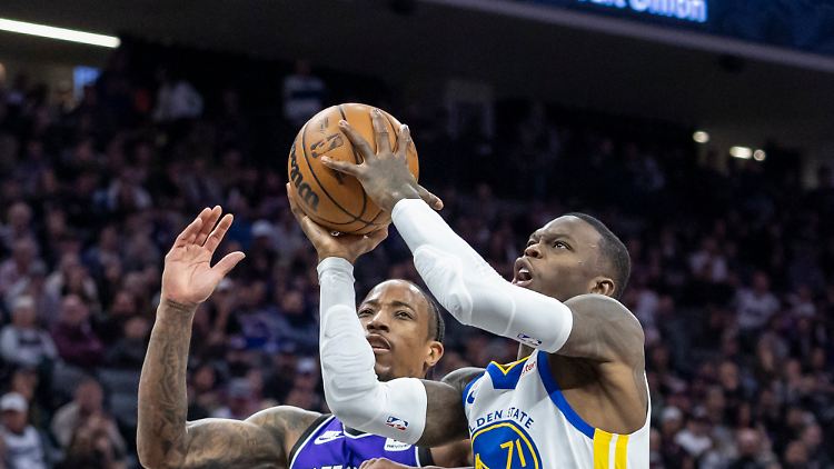 Dennis Schröder kann den Warriors mit seinem Basketball nicht helfen.