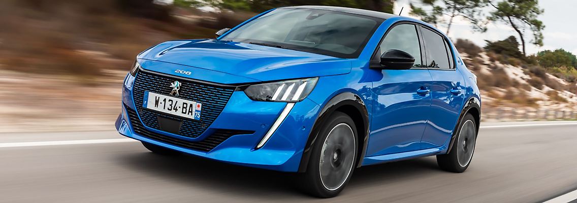 Der elektrische Peugeot 208 unterscheidet sich optisch kaum von der klassischen Variante mit Verbrenner.jpg