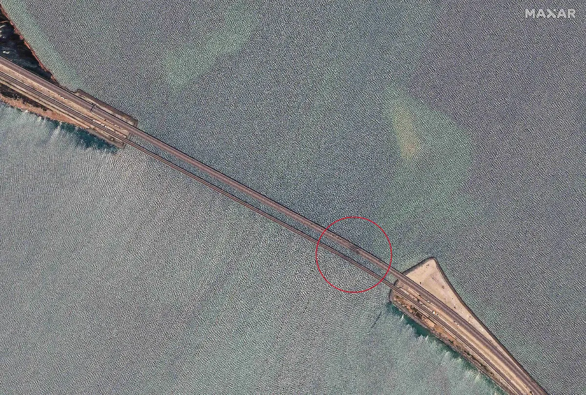 2023-07-18-02-closer-view-of-damaged-span-of-crimea-bridge-kerch-strait-17july2023-circle