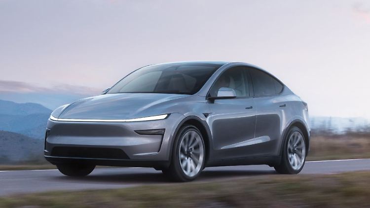 Tesla Model Y, eins der weltweit meistverkauften E-Autos, bekommt ein Facelift.
