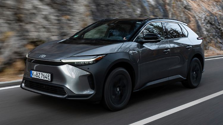 Der bZ4X ist Toyotas erstes echtes BEV (Battery Electric Vehicle, also batterieelektrisches Fahrzeug).