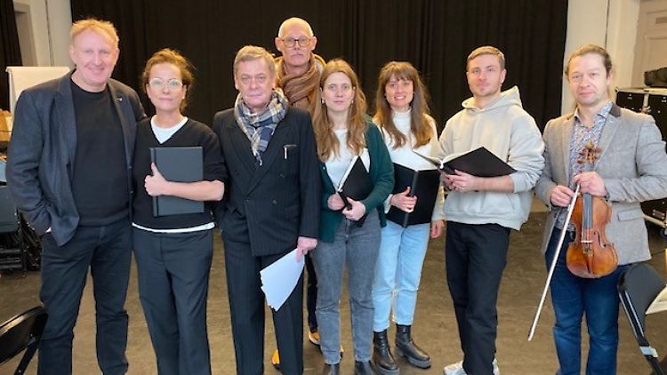 Die Theaterleute verstehen ihre Arbeit als Auseinandersetzung mit der Gegenwart.