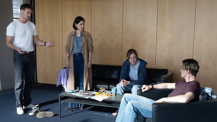 Ermitteln seit fünf Jahren gemeinsam: Vladimir Burlakov, Esther Baumann, Ines Marie Westernströer, Daniel Sträßer (v.l.n.r.).