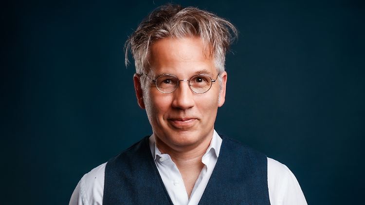 Oliver Errichiello ist Professor für Markensoziologie und -management.