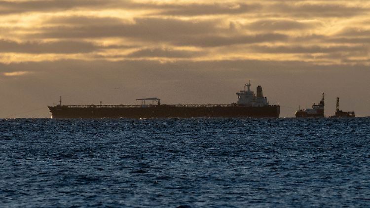 Mithilfe einer Schattenflotte kann Russland westliche Sanktionen umgehen und weiterhin Öl transportieren. 