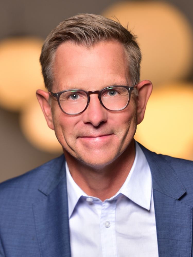 Gunther Schnabl ist Professor für Wirtschaftspolitik und Internationale Wirtschaftsbeziehungen an der Universität Leipzig. Er ist Direktor des Flossbach von Storch Research Institutes.