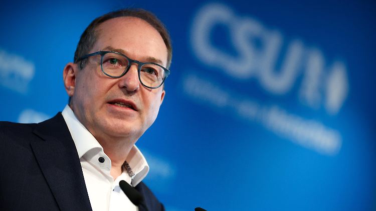 Politik muss auch in Deutschland in der Lage sein, schnell  grundlegende Entscheidungen zu treffen, sagt CSU-Landesgruppenchef Dobrindt. 