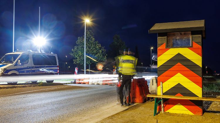 Polizeikontrolle an der deutsch-polnischen Grenze. 
