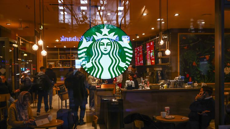 Zu den Änderungen unter dem neuen Chef gehört, dass sich nur noch zahlende Gäste länger bei Starbucks aufhalten dürfen. 