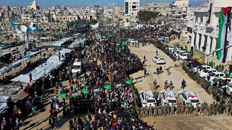 Die Hamas machte erwartungsgemäß die Übergabe der Geiseln zu einer Propagandashow in Gaza.