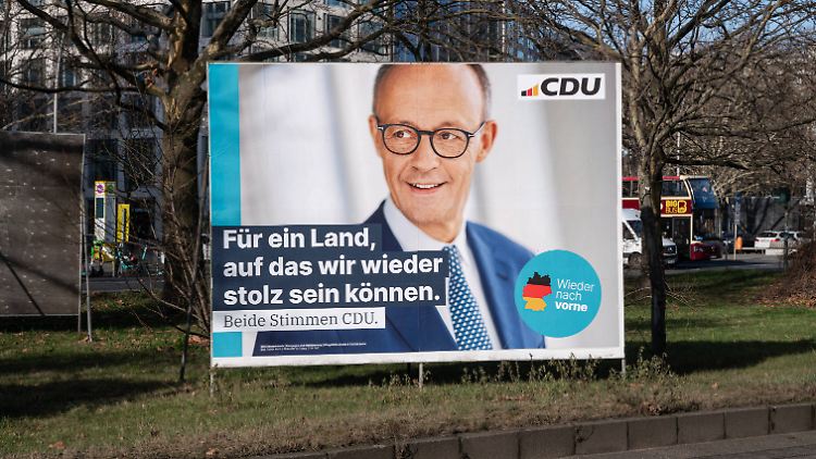 Die CDU würde die Anträge einbringen, "unabhängig davon, wer zustimmt", sagte Kanzlerkandidat Merz. 