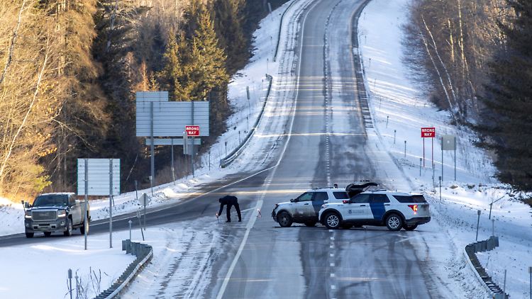 Polizeifahrzeuge am Tatort: Kreuzung an der "Interstate 91".