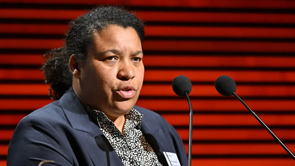 Doreen-Denstaedt-Buendnis90-Die-Gruenen-Justizministerin-von-Thueringen-spricht