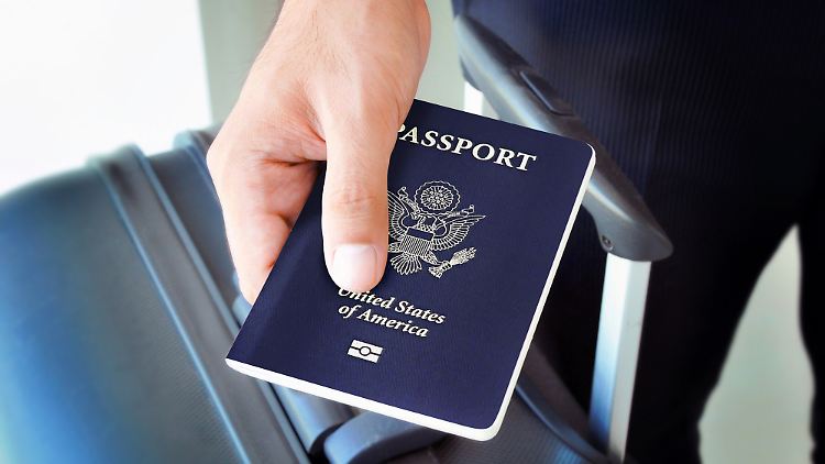 Der erste Reisepass mit dem Geschlecht "X" war im Oktober 2021 ausgestellt worden.