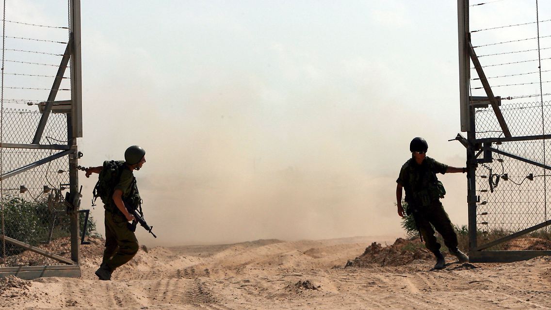Sperrzaun an der israelisch-ägyptischen Grenze: Angesichts der Unruhen in Ägypten stockt Israel Armee und Schutzpolizei entlang der Grenze auf.