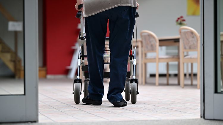 Mit der Anhebung des Pflegebeitrags sei das Finanzierungsproblem nicht gelöst, sondern lediglich aufgeschoben worden, sagt Pfeiffer. 