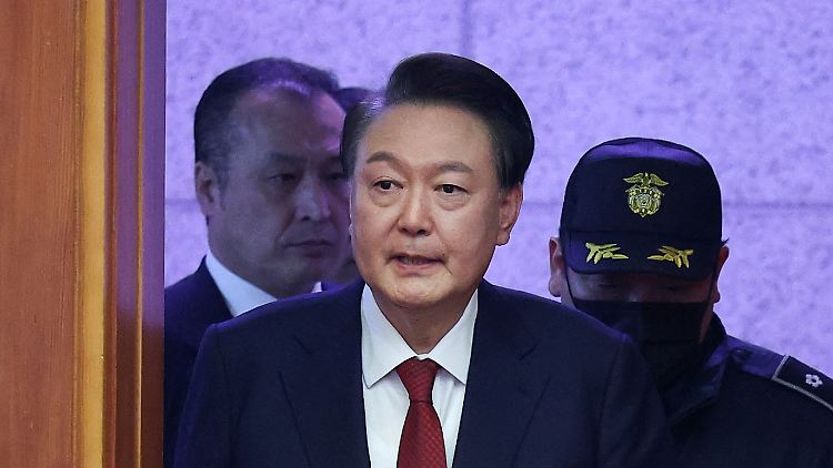 Das oberste Gericht muss auch entscheiden, ob Präsident Yoon seines Amtes enthoben wird oder nicht. 