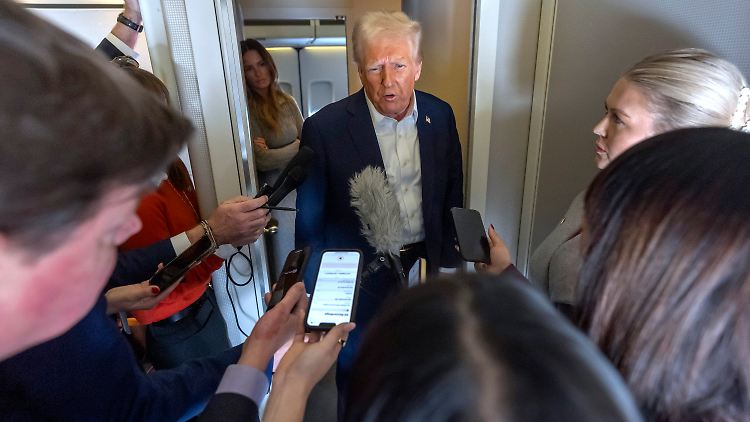 Trump hat nach eigenen Angaben den Vorschlag bereits mit dem jordanischen König Abdullah II. erörtert. Er will auch mit dem ägyptischen Staatschef Abdel Fattah al-Sisi darüber sprechen.