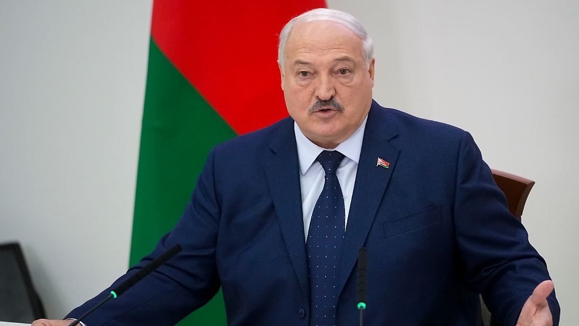 Wahltag in Belarus: Nachdem er seine Stimme in einem Wahllokal in Minsk abgegeben hat, spricht Lukaschenko auf einer Pressekonferenz.