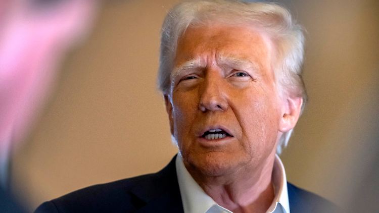 Trump verschafft sich Respekt: Die Zölle und Visasanktionen bleiben in Kraft, bis die erste US-Maschine mit Migranten in Kolumbien gelandet ist.