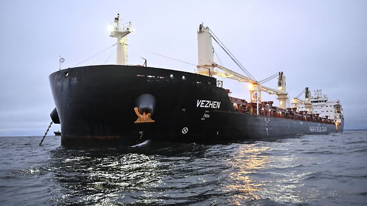 Das Schiff befindet sich inzwischen in schwedischen Gewässern. 