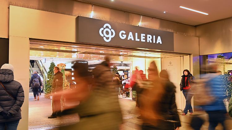 Die neuen Eigentümer entledigten sich der Namen Kaufhof und Karstadt aus der Bezeichnung Galeria. 
