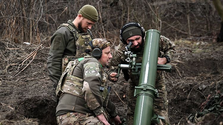 Ukrainische Soldaten an der Front im Donbass