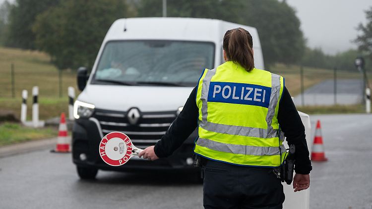 Die Union will dauerhafte Grenzkontrollen zu allen Nachbarländern einführen. 
