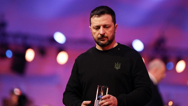 Selenskyj, hier beim Holocaust-Gedenktag in Polen, hält die Abgabe von Atomwaffen für einen großen Fehler.