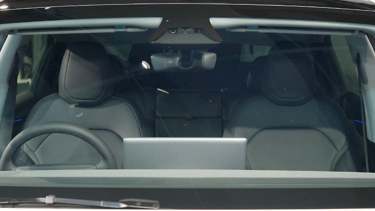 Der neue Tesla Model y hat eine weitere Frontkamera in der Mitte.