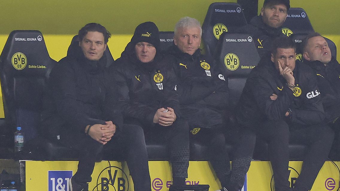 Als Edin Terzic mit dem BVB ins Champions-League-Finale einzug, hatte Reutershahn (zurückgelehnt auf dem Bild) den BVB schon verlassen.