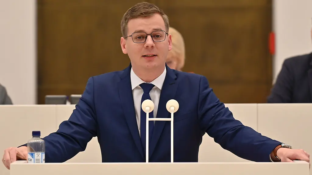 Sebastian-Walter-Die-Linke-spricht-im-Landtag