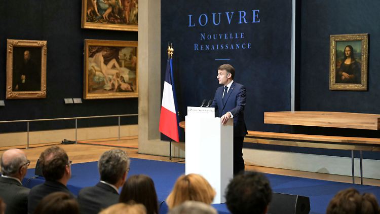 Der Präsident vor einer Dame: Macron stellt "Mona Lisa" ein eigenes Zimmer in Aussicht.