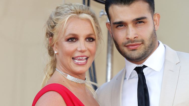 Sam Asghari lernte Britney Spears 2016 am Set zu ihrem Musikvideo "Slumber Party" kennen.