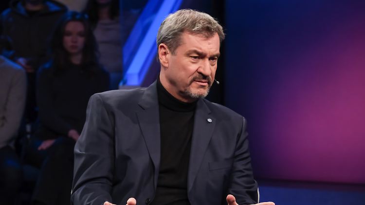 Bayern habe die Zahl der Abschiebungen im vergangenen Jahr um 30 Prozent erhöht, lobt Söder sein Bundesland.