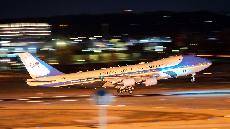 Seit mehr als 30 Jahren fliegt die Air Force One die US-Präsidenten um die Welt.