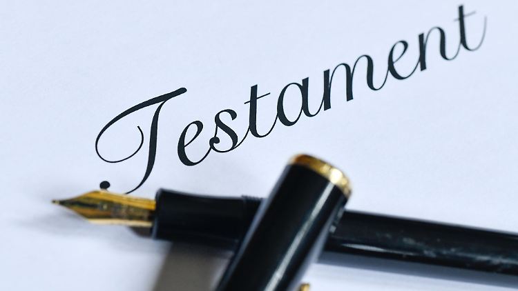 Möchten Alleinerziehende nicht, dass im Todesfall der Ex-Partner Zugriff auf das hinterlassene Vermögen erhält, sollten sie mit einem Testament vorsorgen.