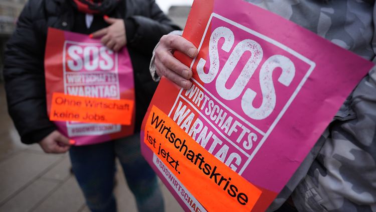 Mit Kundgebungen in mehreren deutschen Städten haben Wirtschaftsverbände einen Politikwechsel gefordert.