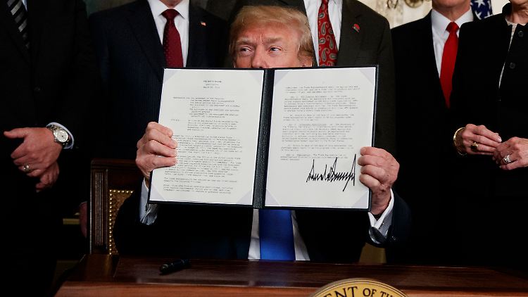 In seiner ersten Amtszeit verhängte Trump Zölle unter anderem gegen Einfuhren aus China. In den USA führte das unterm Strich zu Job-Verlusten. 